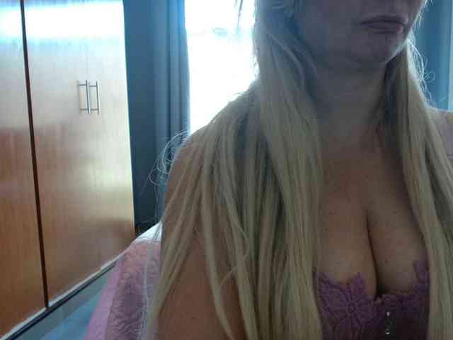 sexymommy77 webcam