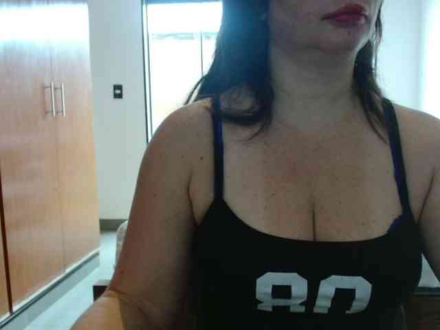 sexymommy77 webcam