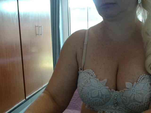 sexymommy77 webcam