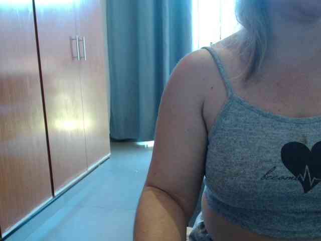 sexymommy77 webcam