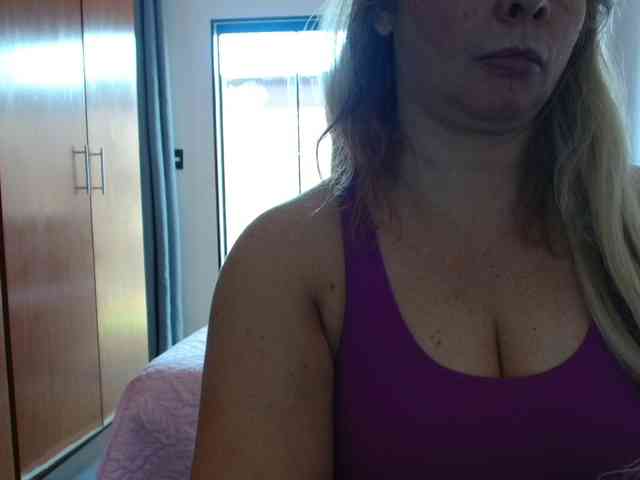 Jussara-Milf Live Webcam on BongaCams
