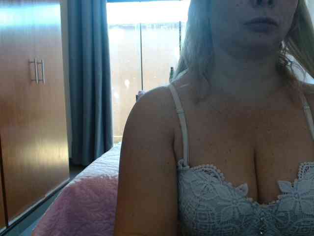 sexymommy77 webcam