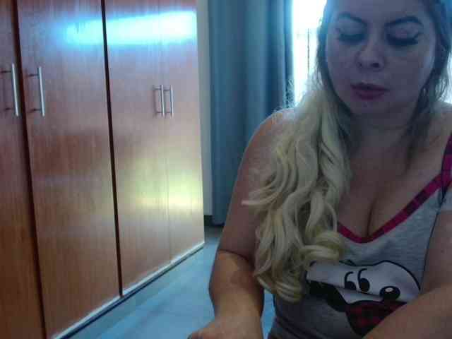 sexymommy77 webcam