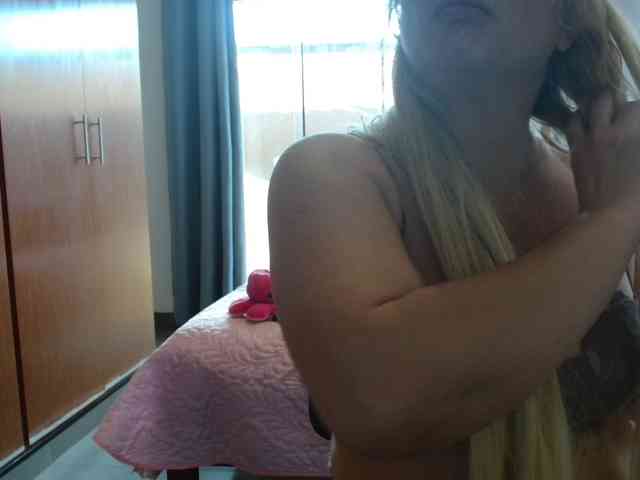 sexymommy77 webcam