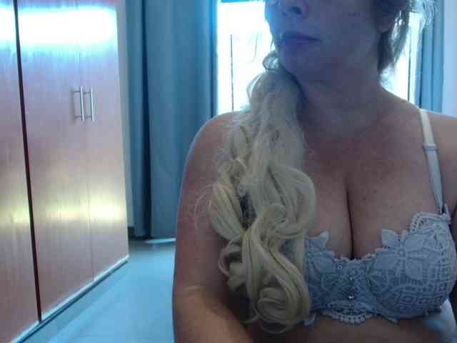 sexymommy77 webcam