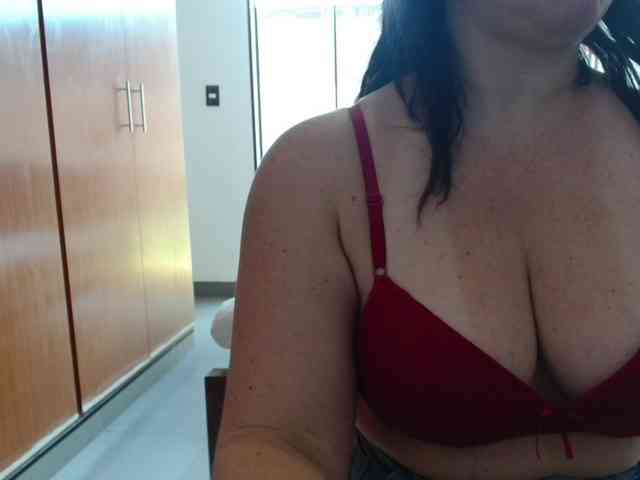 sexymommy77 webcam