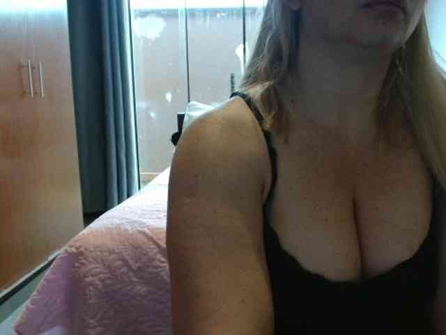 sexymommy77 webcam