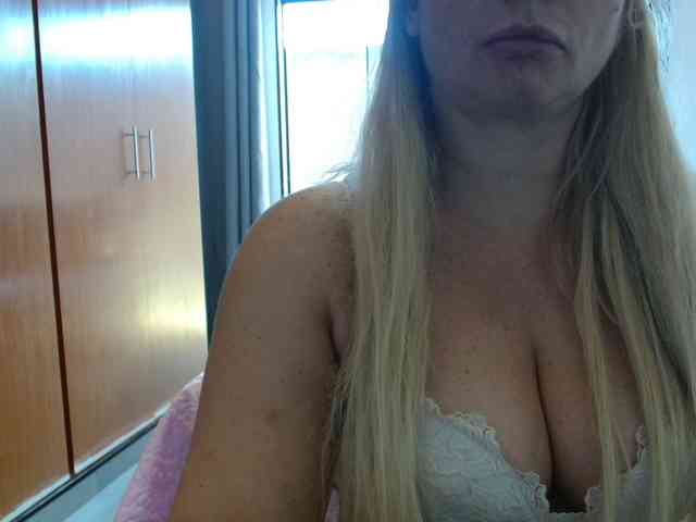 sexymommy77 webcam