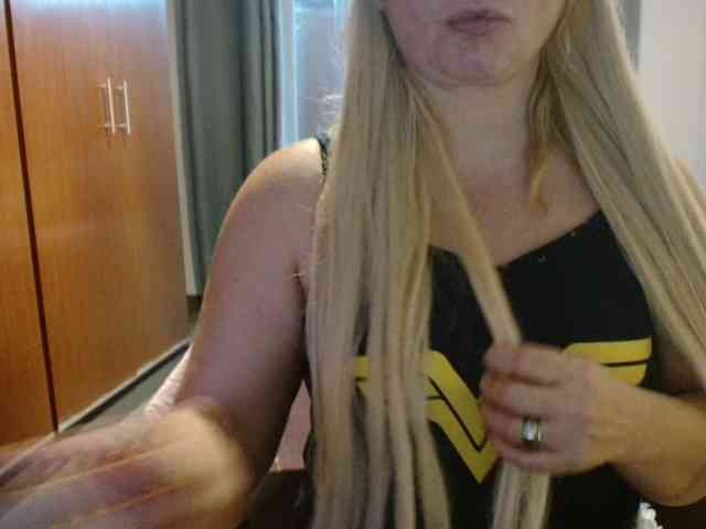 sexymommy77 webcam