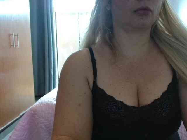 sexymommy77 webcam