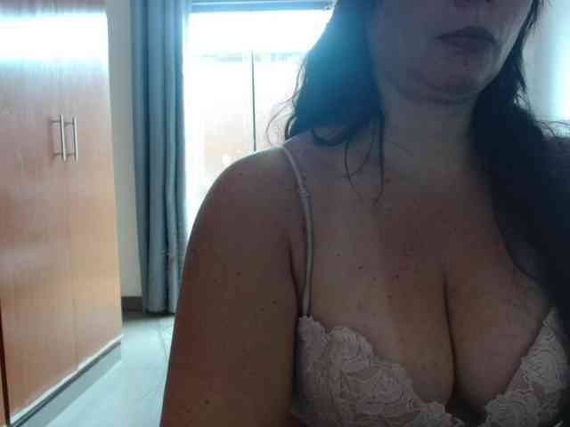 sexymommy77 webcam