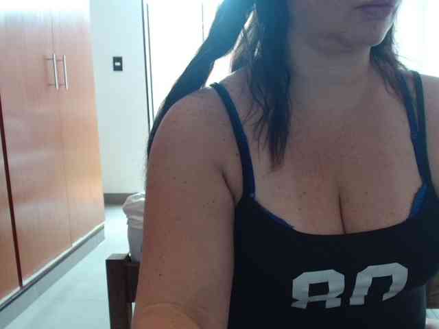 sexymommy77 webcam