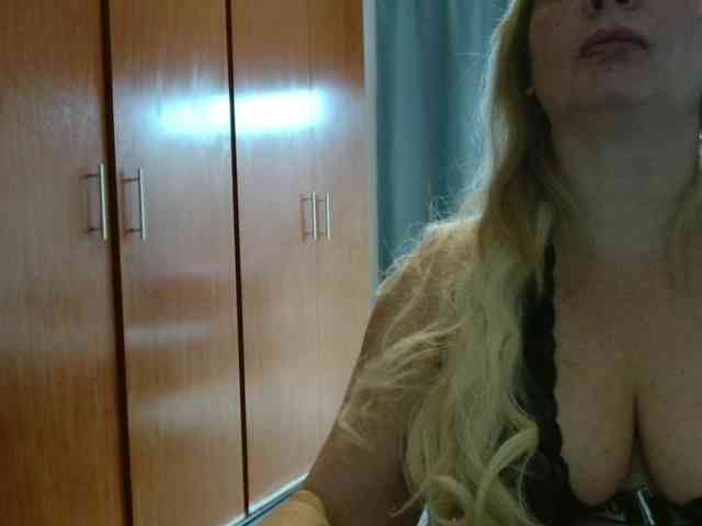 sexymommy77 webcam