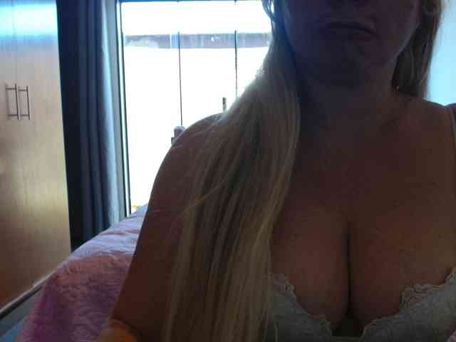 sexymommy77 webcam