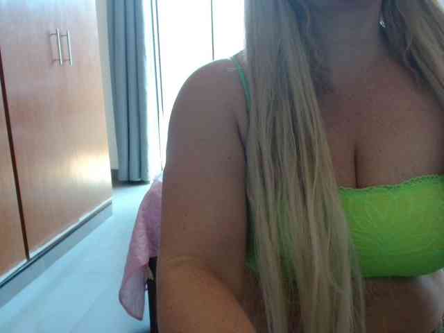 sexymommy77 webcam