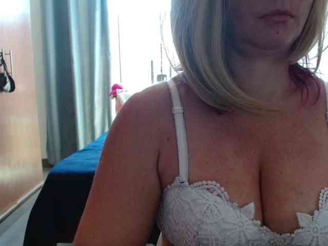 JussaraMilf webcam