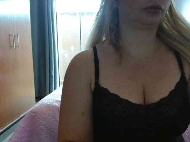 sexymommy77 webcam
