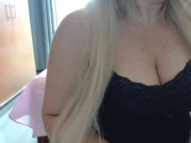 sexymommy77 webcam