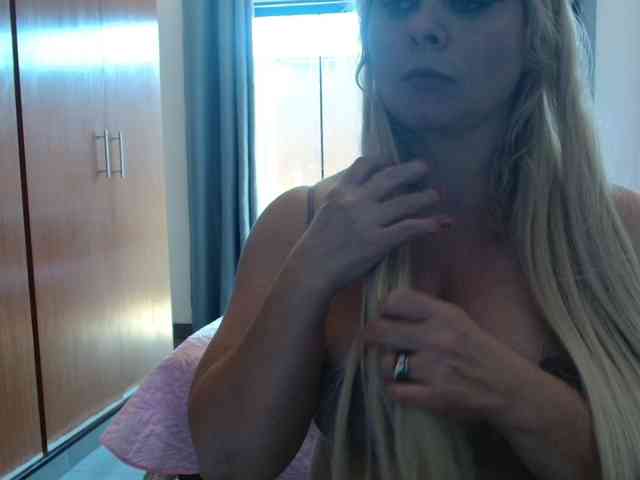 sexymommy77 webcam