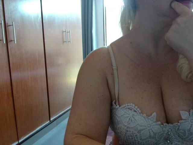 sexymommy77 webcam