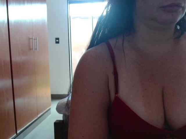 sexymommy77 webcam