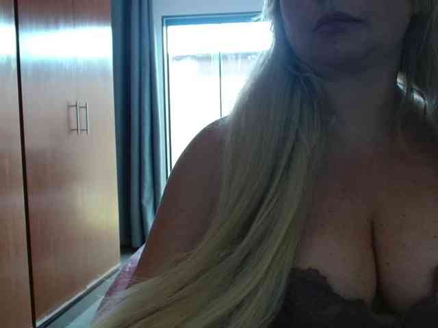 sexymommy77 webcam