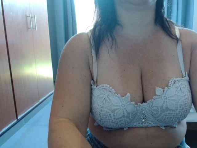 sexymommy77 webcam