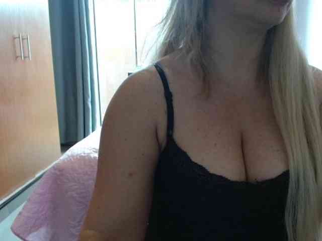 sexymommy77 webcam