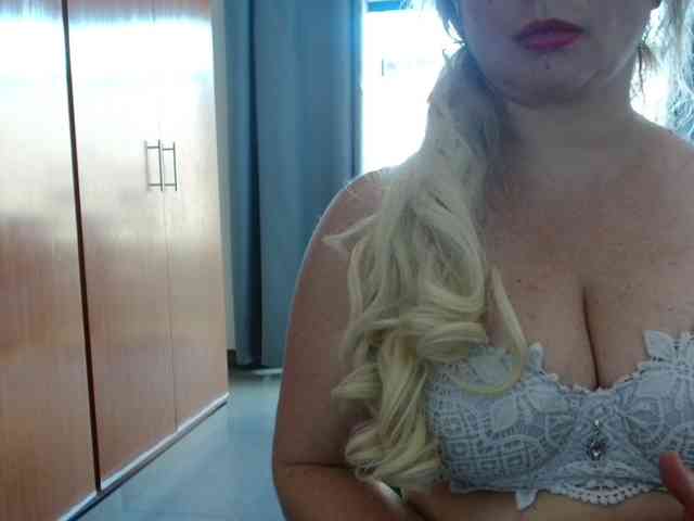 sexymommy77 webcam