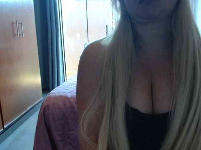 sexymommy77 webcam