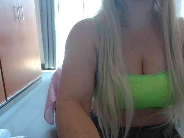 sexymommy77 webcam