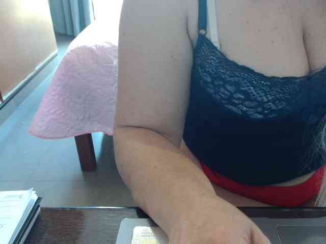 sexymommy77 webcam