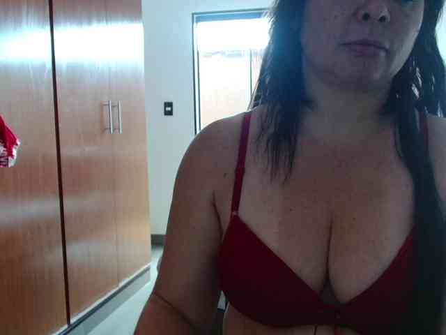 sexymommy77 webcam