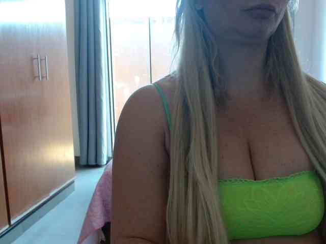 sexymommy77 webcam