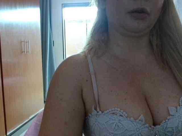 sexymommy77 webcam