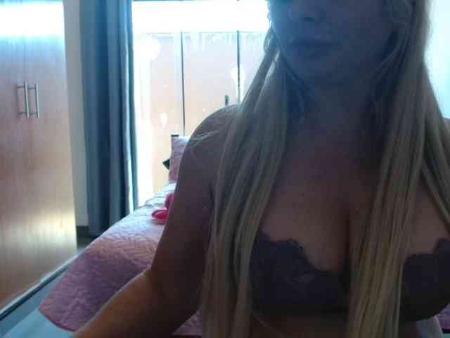 sexymommy77 webcam