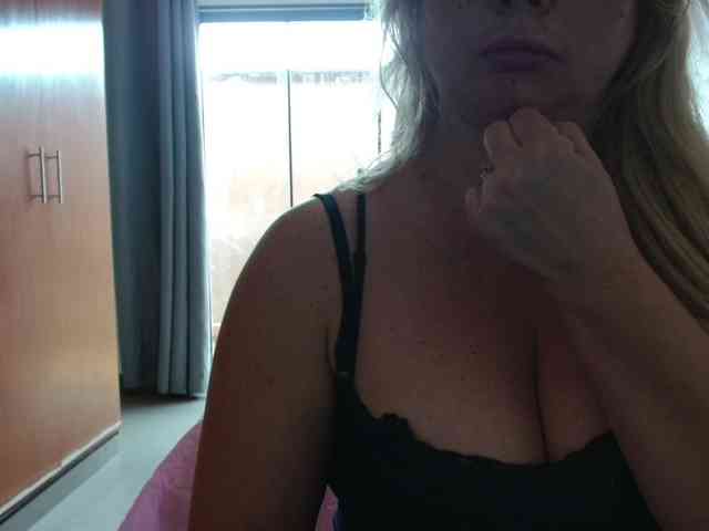 sexymommy77 webcam
