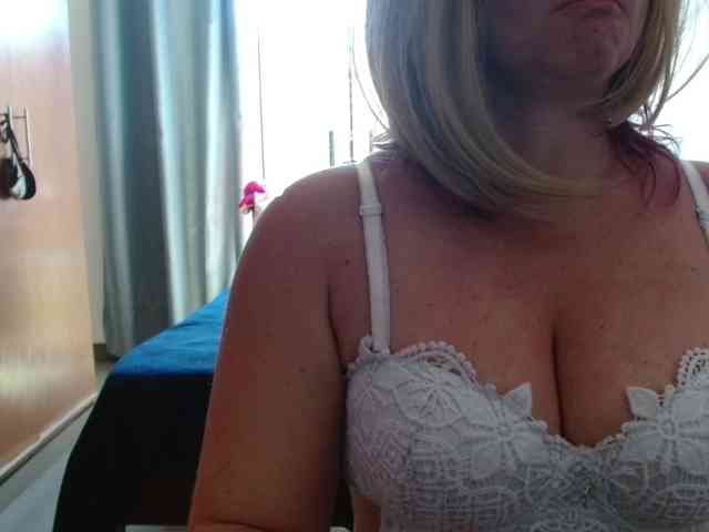 JussaraMilf webcam