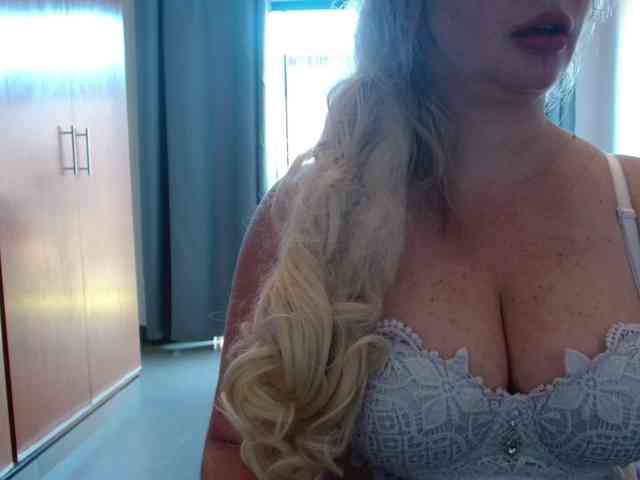 sexymommy77 webcam