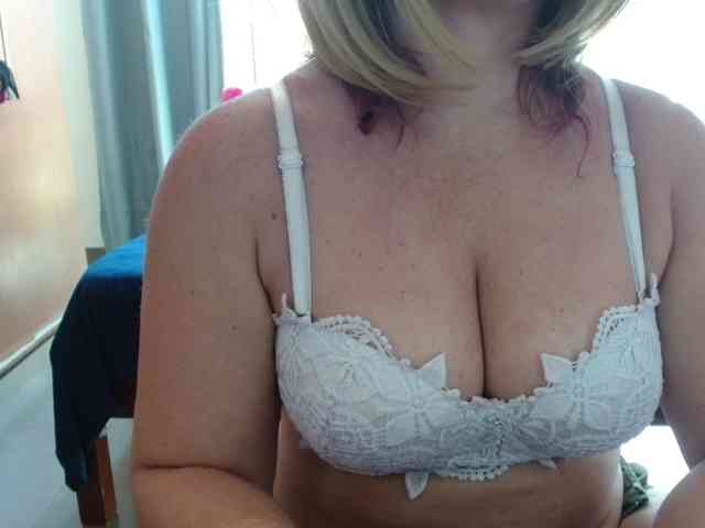 JussaraMilf webcam