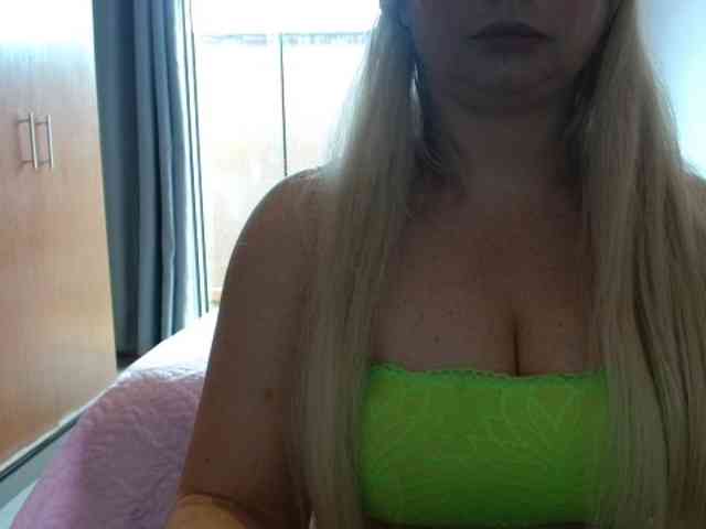 sexymommy77 webcam
