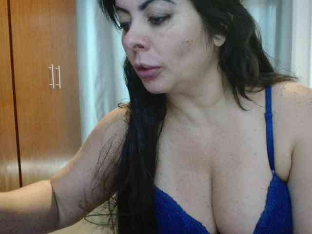 sexymommy77 webcam
