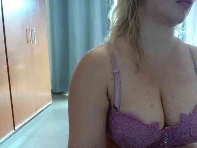 sexymommy77 webcam