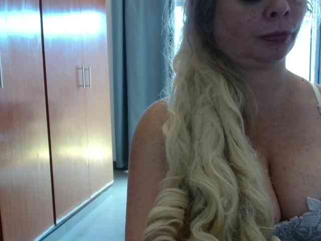 sexymommy77 webcam