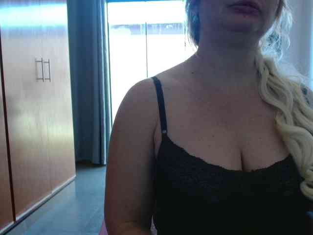 sexymommy77 webcam