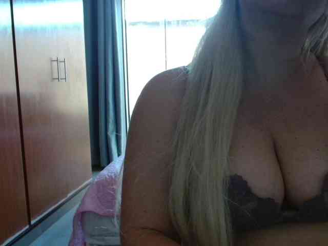 sexymommy77 webcam