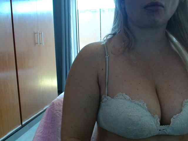 sexymommy77 webcam