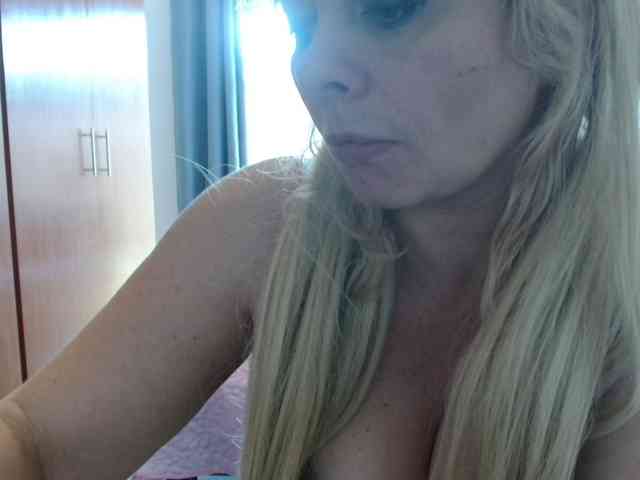sexymommy77 webcam