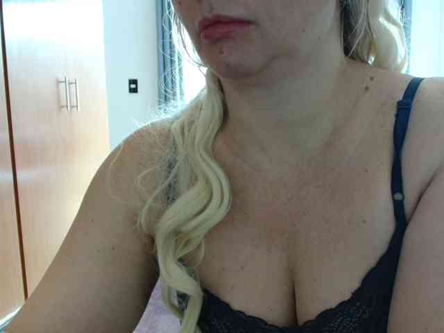 Jussara-Milf Live Webcam on BongaCams