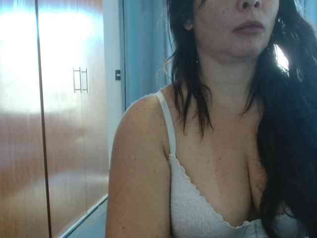 sexymommy77 webcam